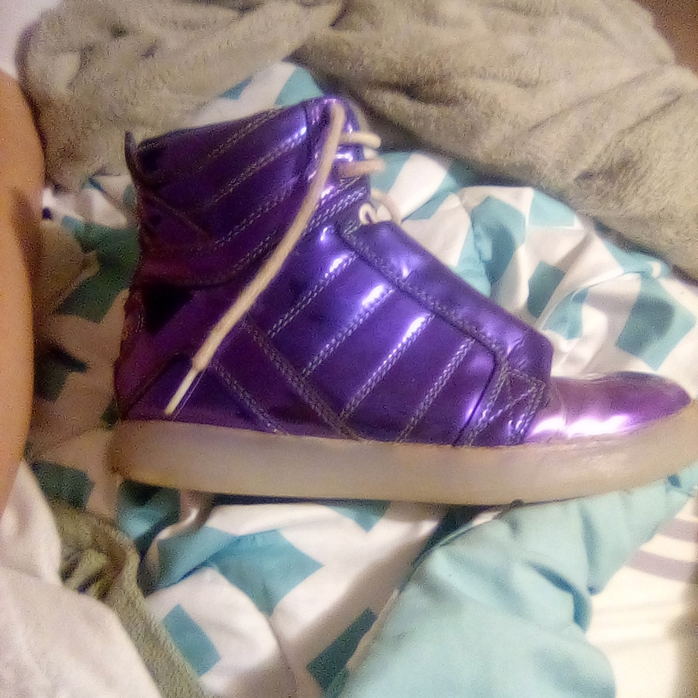 Shoes - Picture 3 of 8